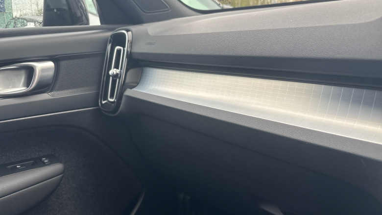 Volvo XC40 2.0 B3P Plus Black Edition 5dr Auto Petrol Estate